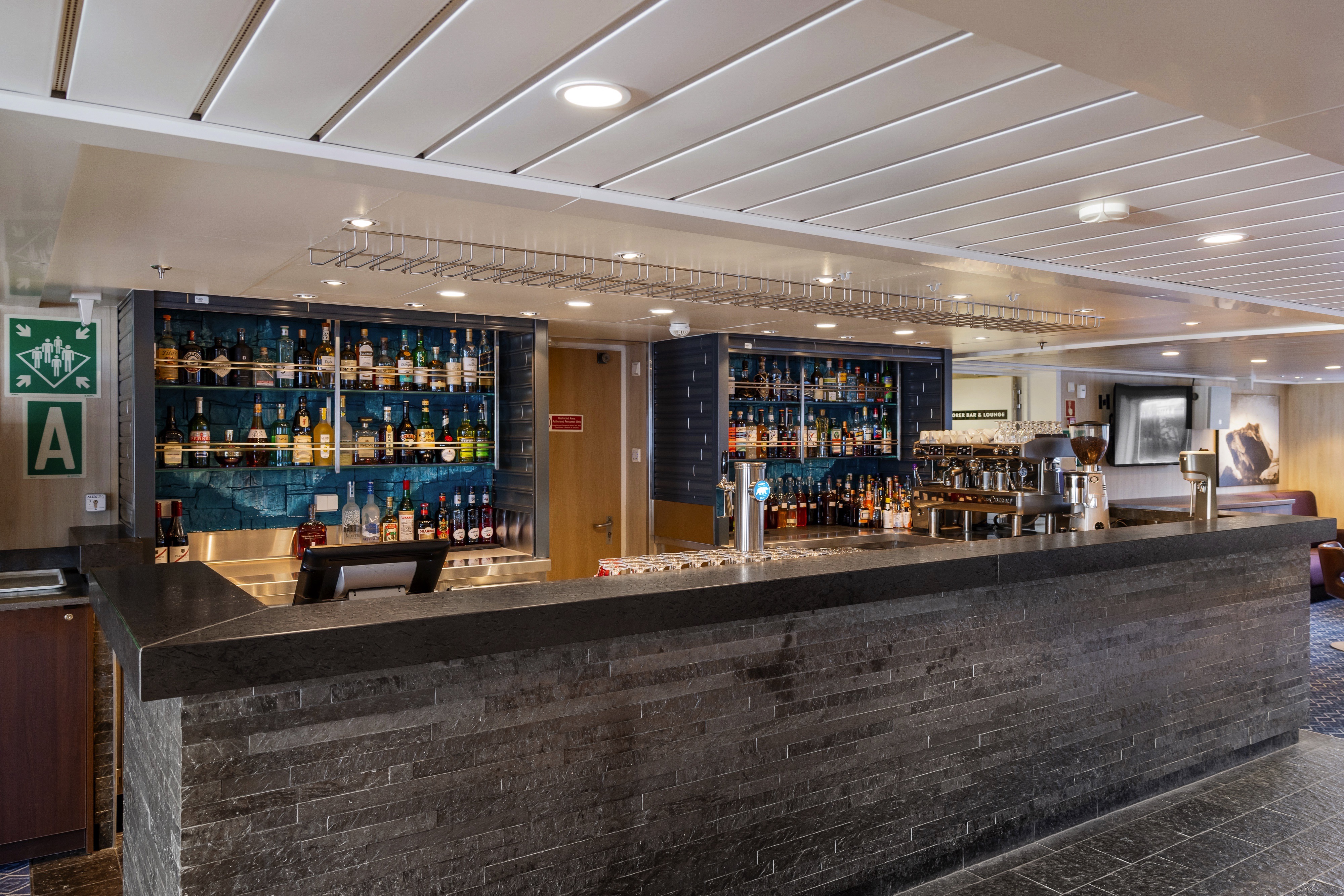 MS Spitsbergen - Explorer Lounge & Bar